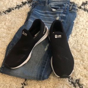 New Balance memory sole walking tennis shoes